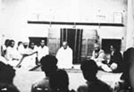 Gandhiji with Gurdayal Mullick and others at Kalabhawan in Santiniketan.jpg